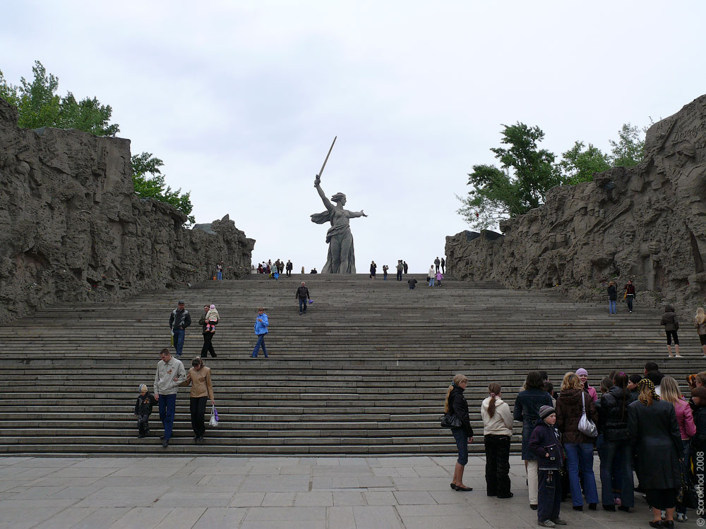 Стены-руины на Мамаевом кургане