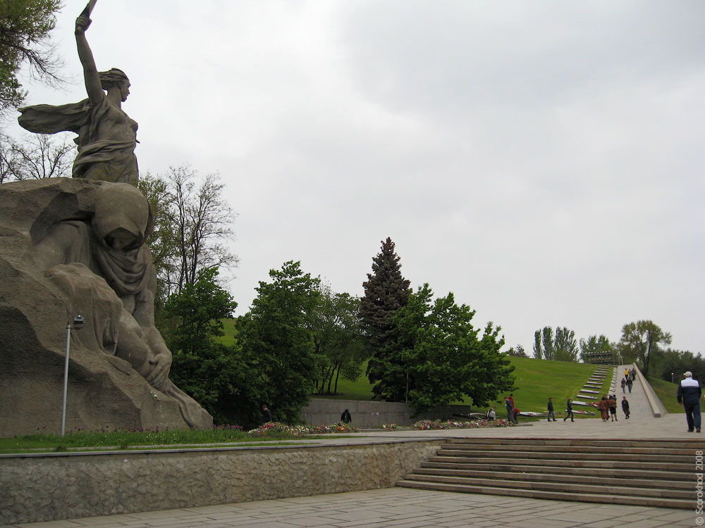 Памятник скорбящей матери на Мамаевом кургане