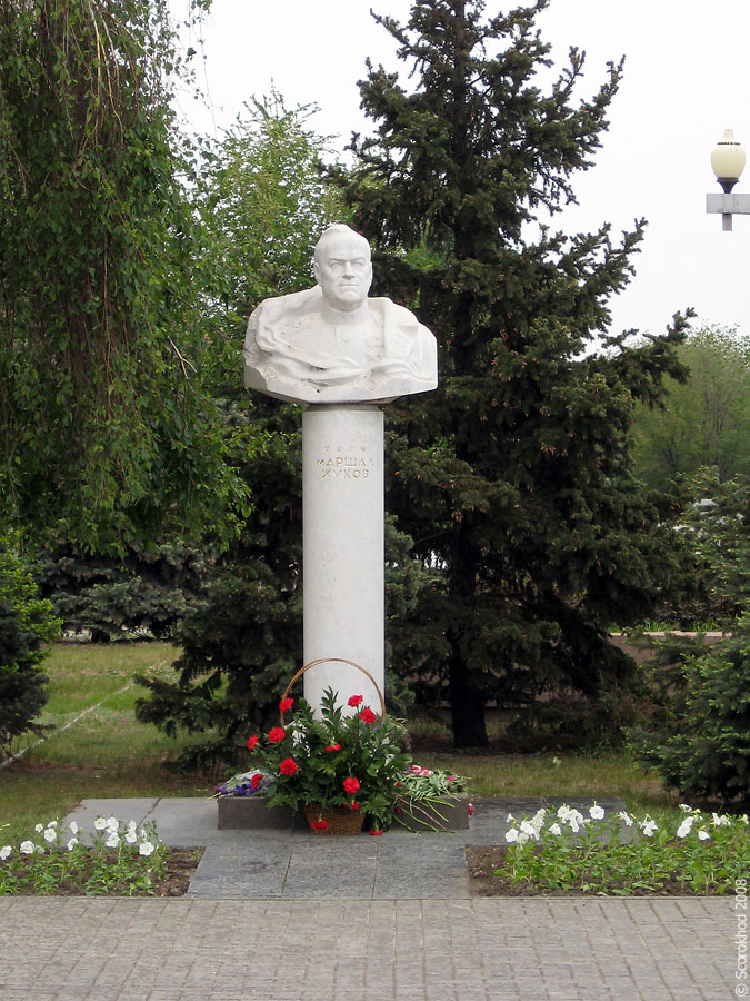 Памятник Жукову в Волгограде