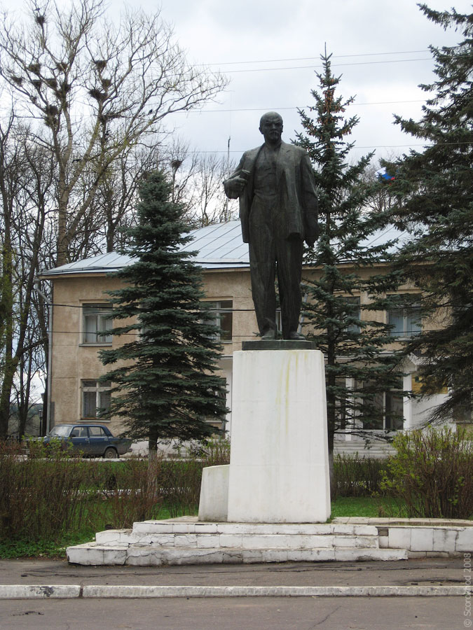 Памятник Ленину в Тарусе