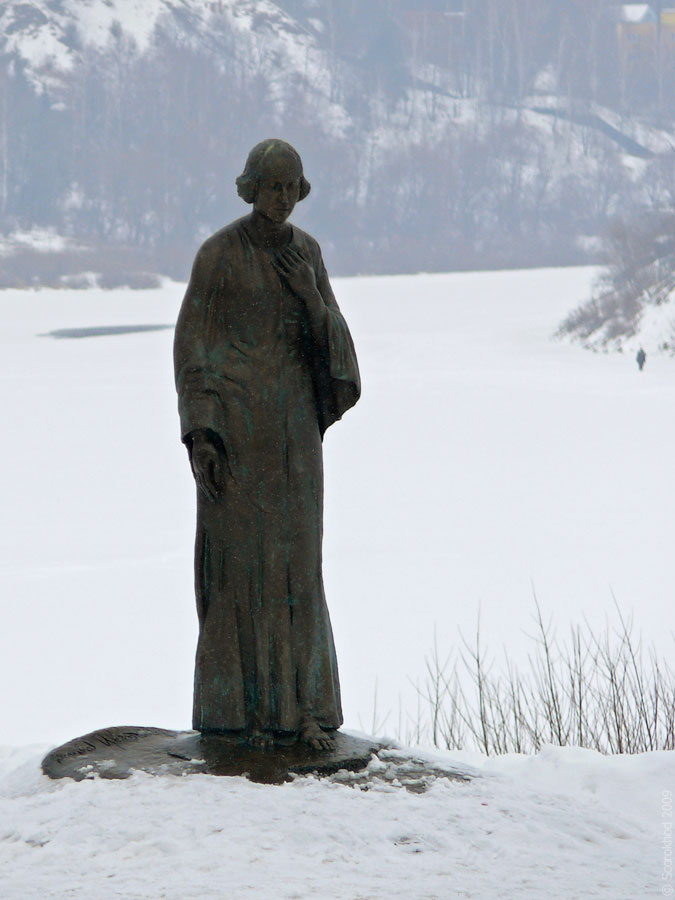 Памятник Марине Цветаевой в Тарусе
